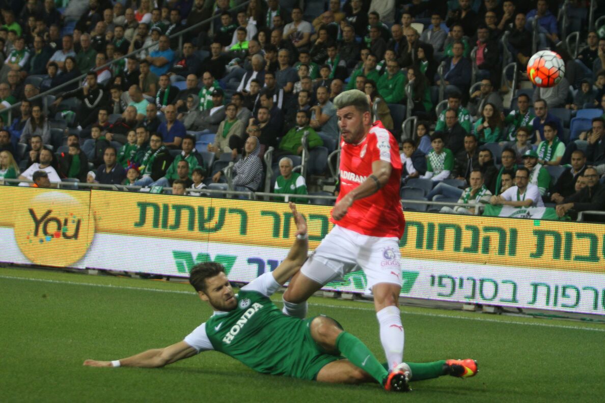 בן תורג'מן בסמי עופר. במקום מיהאי קורהוט הפצוע (צילום: שי מוגילבסקי)